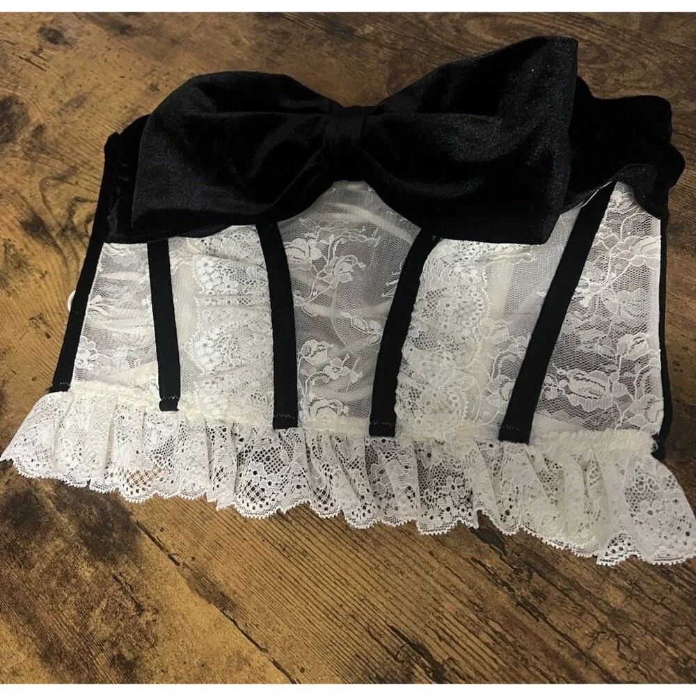 OUT FROM UNDER URBAN OUTFITTERS WHITE LACE CORSET WITH BOW Small Petite